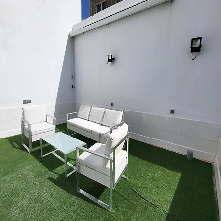 Beachfront Family With Terrace *